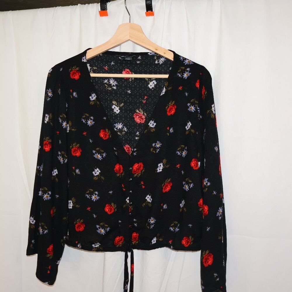 American Eagle Outfitters Black Floral Crop Top